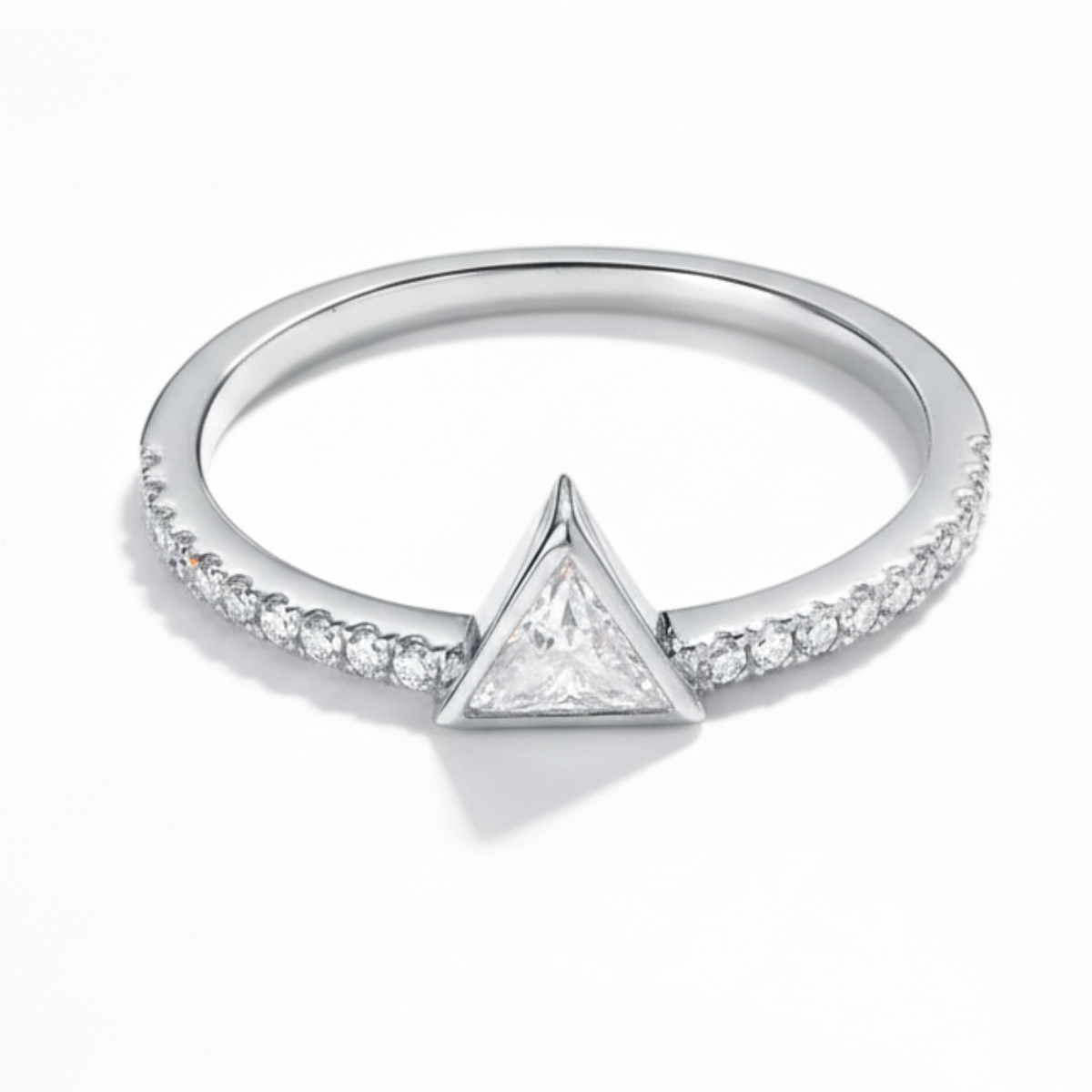 Anel em prata .925 e moissanite