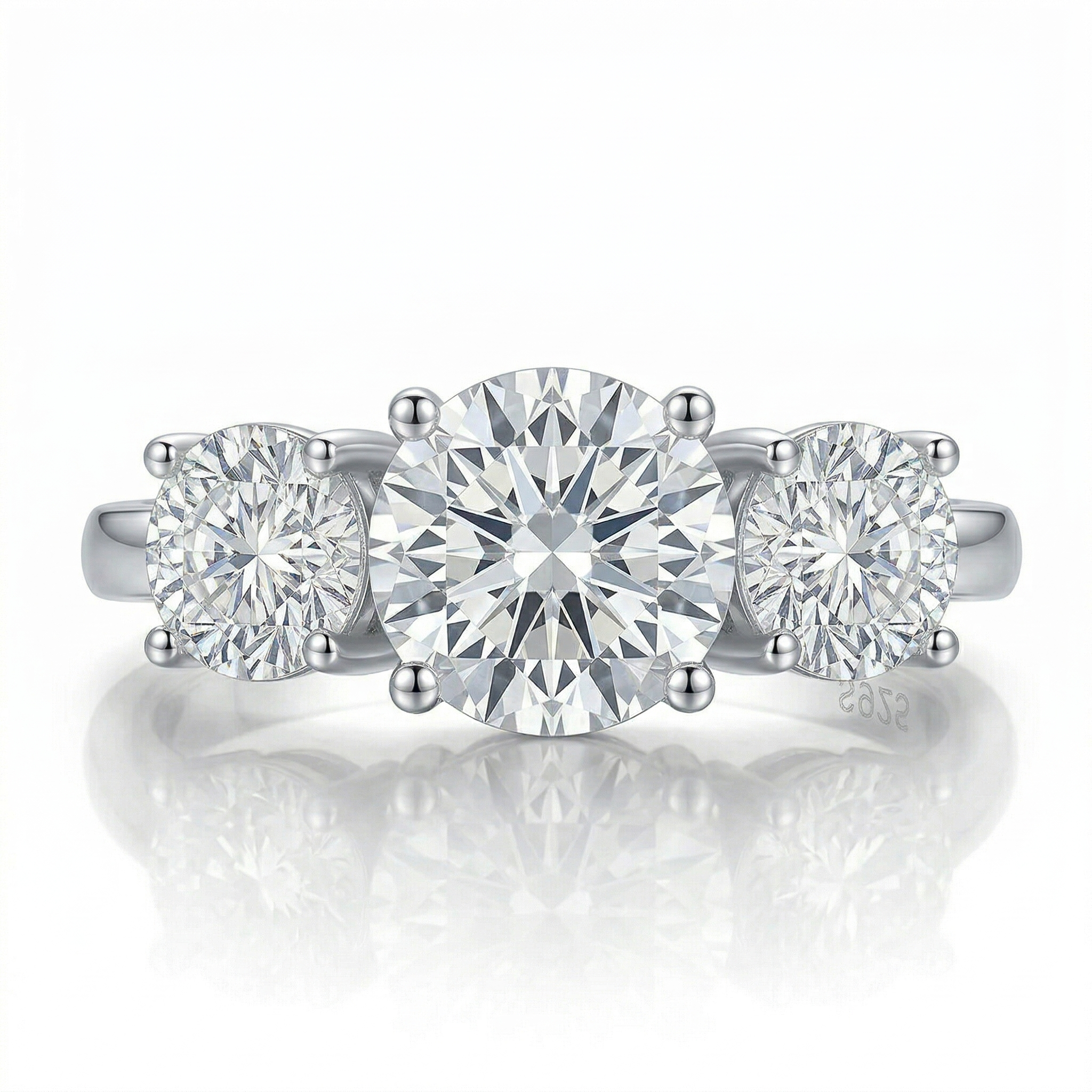 Anel 3 pedras em prata .925 e 4 CT moissanite