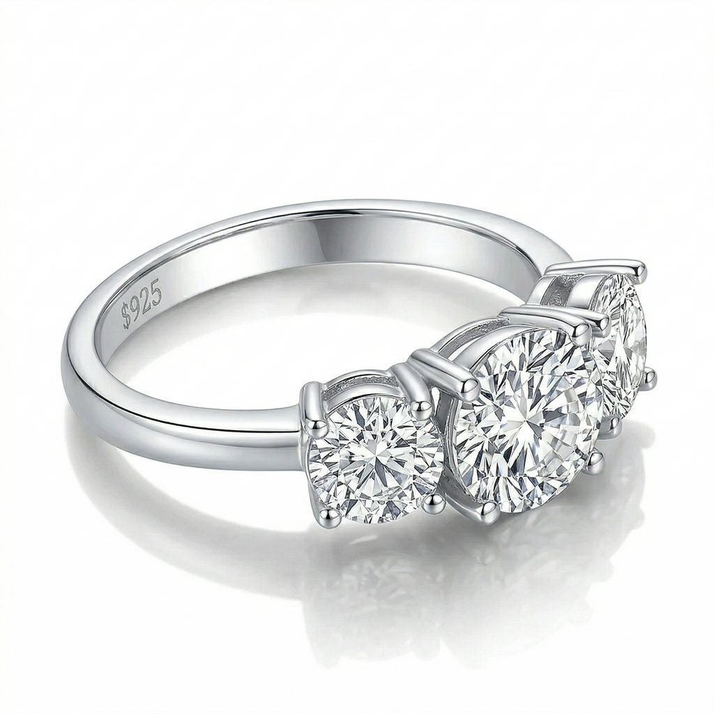Anel 3 pedras em prata .925 e 4 CT moissanite