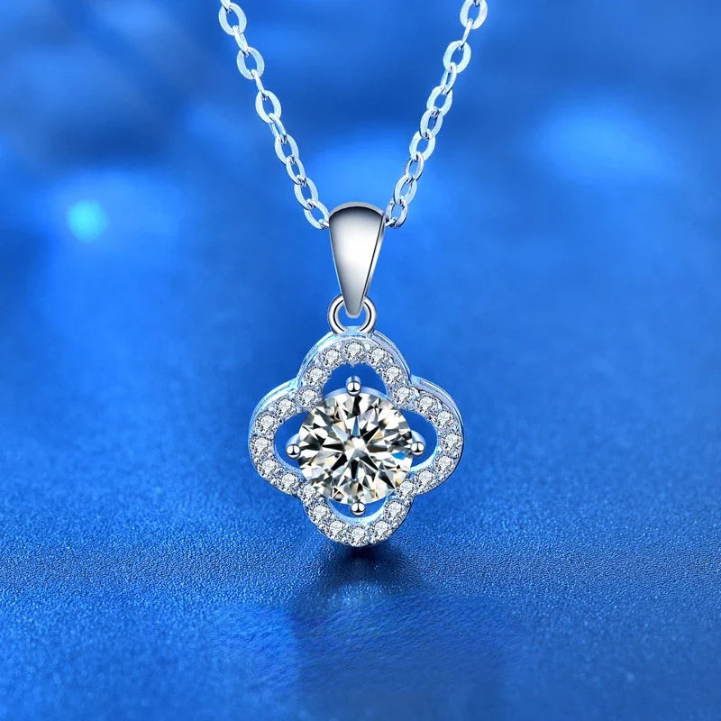 Colar com pingente em prata .925 e 2 CT moissanite