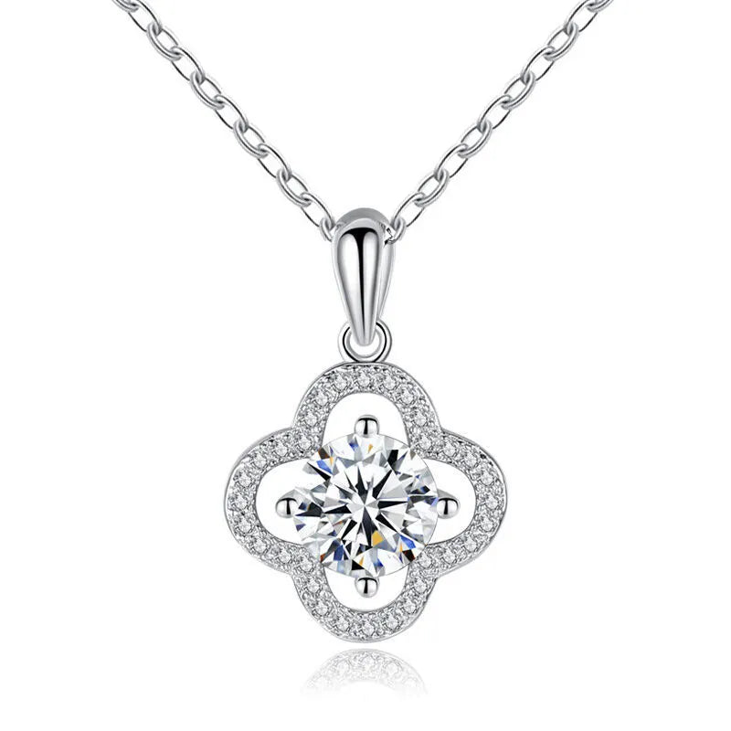Colar com pingente em prata .925 e 2 CT moissanite