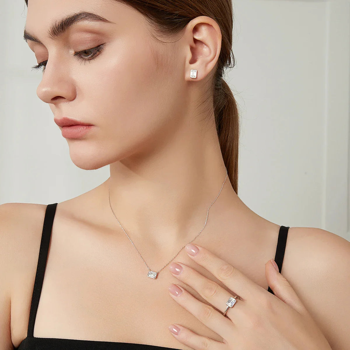 Brinco em prata .925 e 1.2CT moissanite