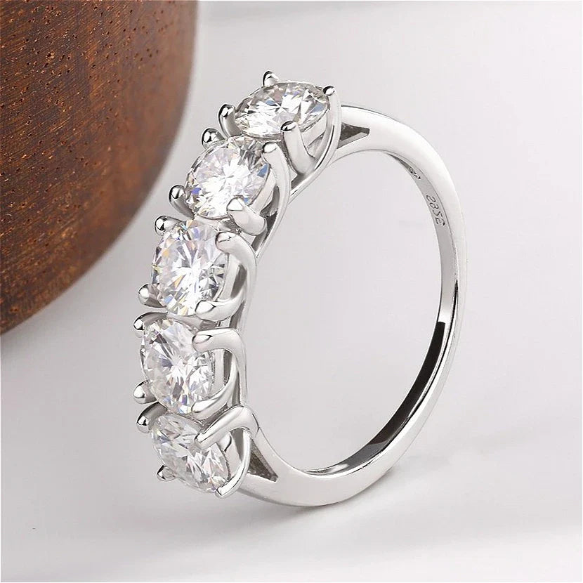 Anel Moissanite em prata .925 com 2.5 CT moissanite.