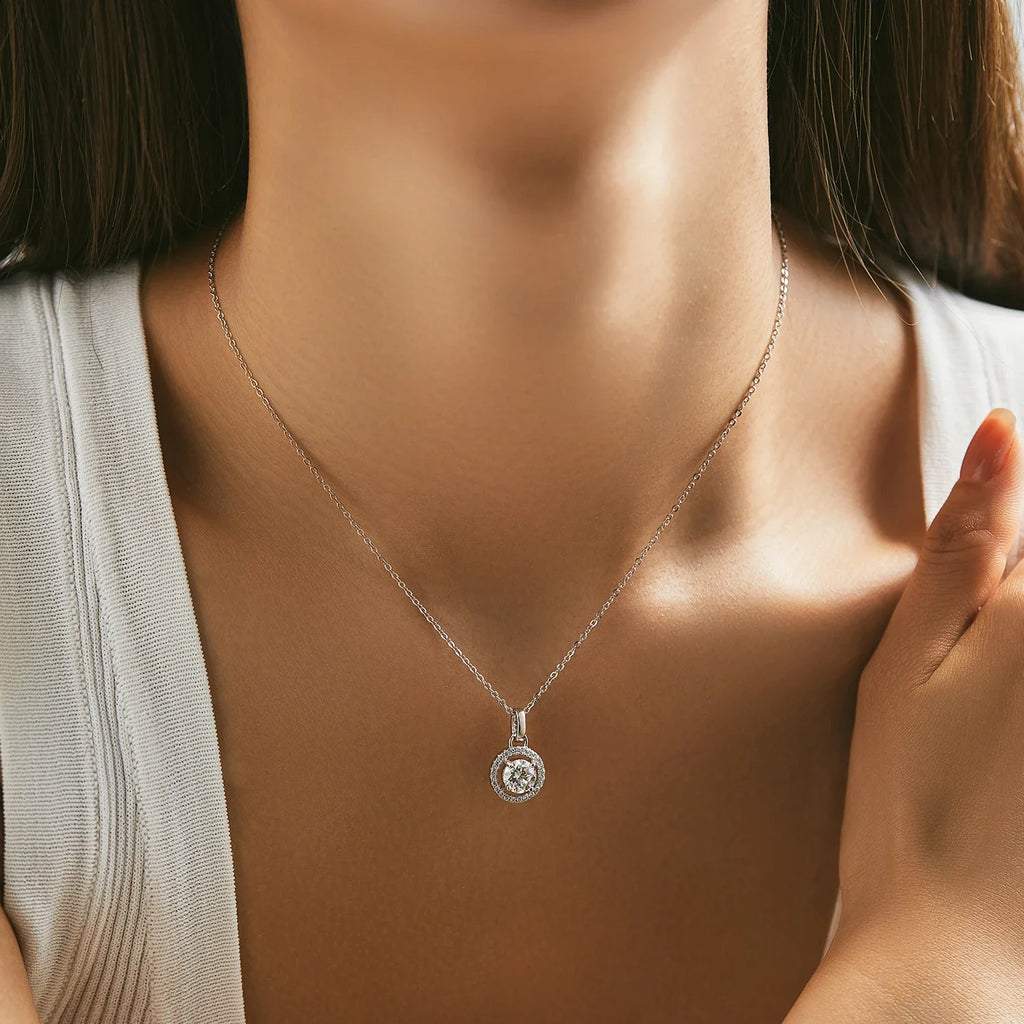 Colar com pingente em prata .925 e 1 CT Moissanite