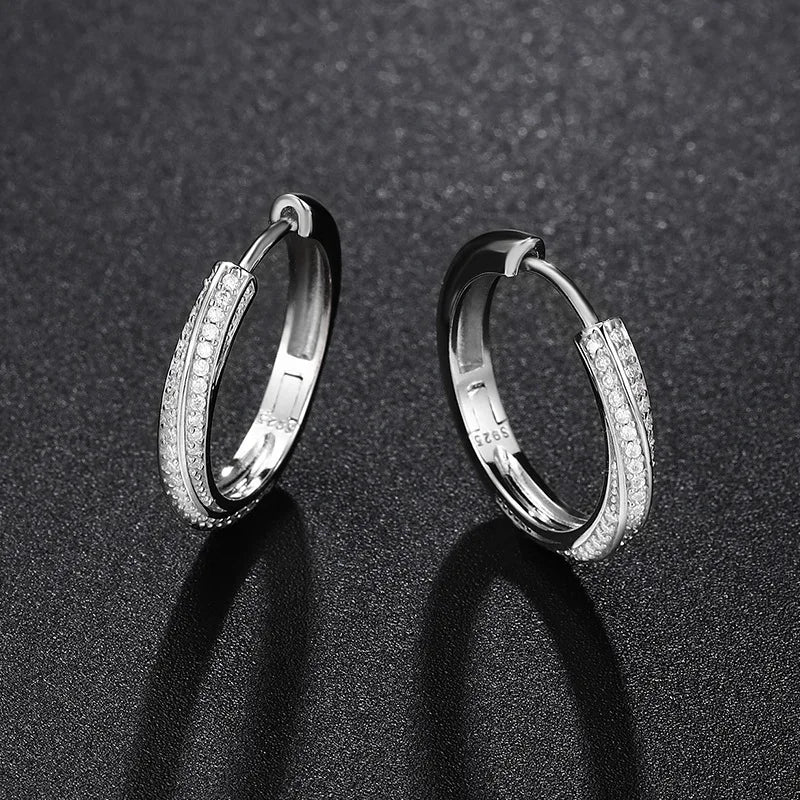 Brinco argola em prata .925 e moissanite