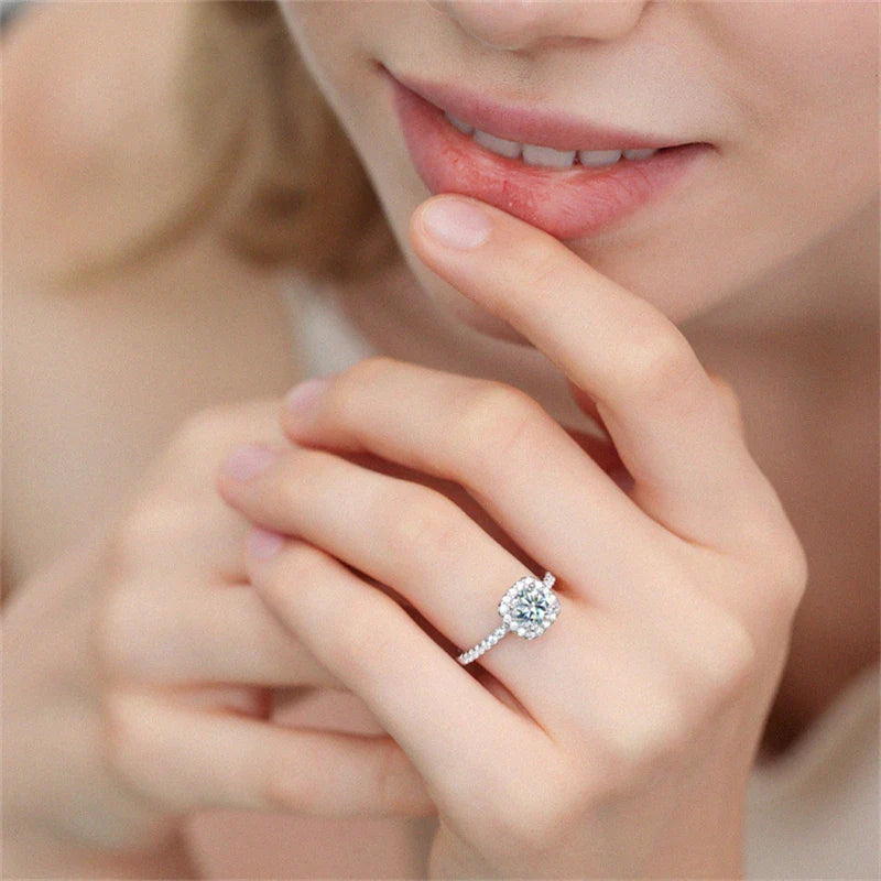 Solitário em prata .925 e 0,5, 1 ou 2CT moissanite