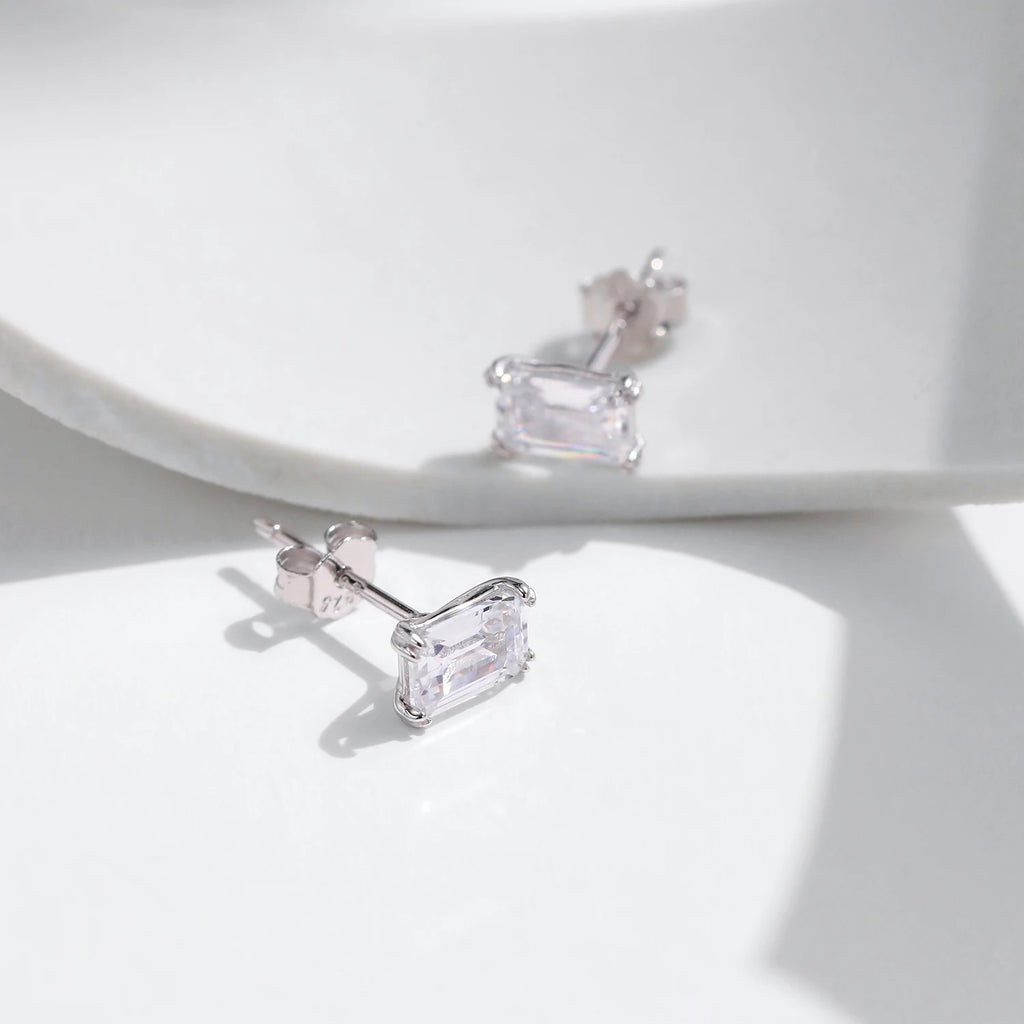Brinco Solitário Feminino Retangular com Zircônia - Joia Elegante em Prata 925 Antialérgica - Yuna Joias
