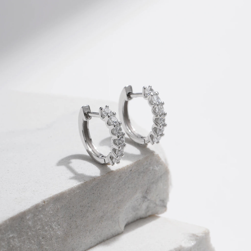 Brinco Argola Feminino com Moissanite - Joia Elegante em Prata 925 com Brilho Eterno - Yuna Joias