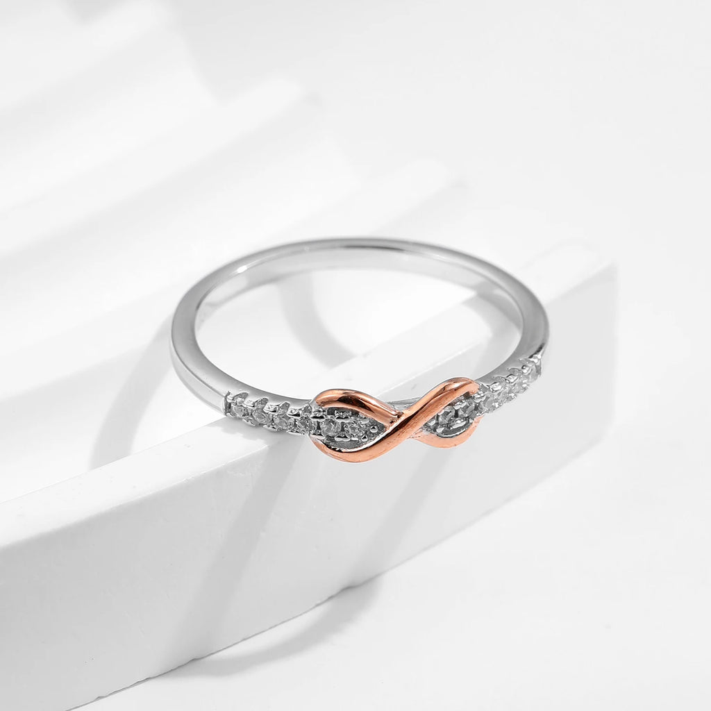 Anel Feminino Infinito com Zircônias - Joia Romântica em Prata 925 Banho Ouro Rosé - Yuna Joias