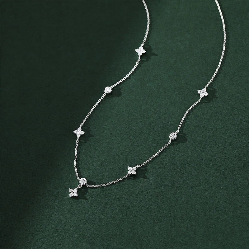 Colar com pingente em prata .925 e moissanite