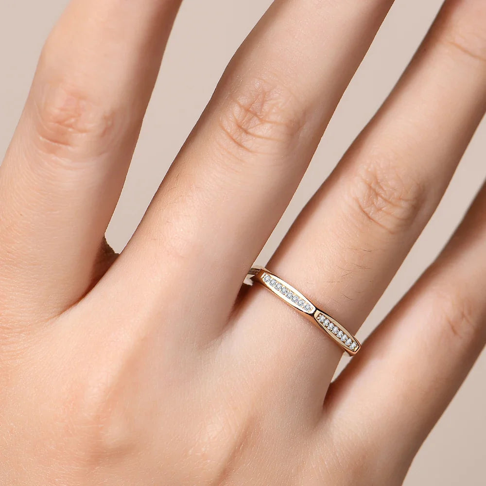 Anel em prata .925 e 1mm moissanite