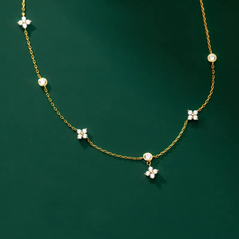 Colar com pingente em prata .925 e moissanite