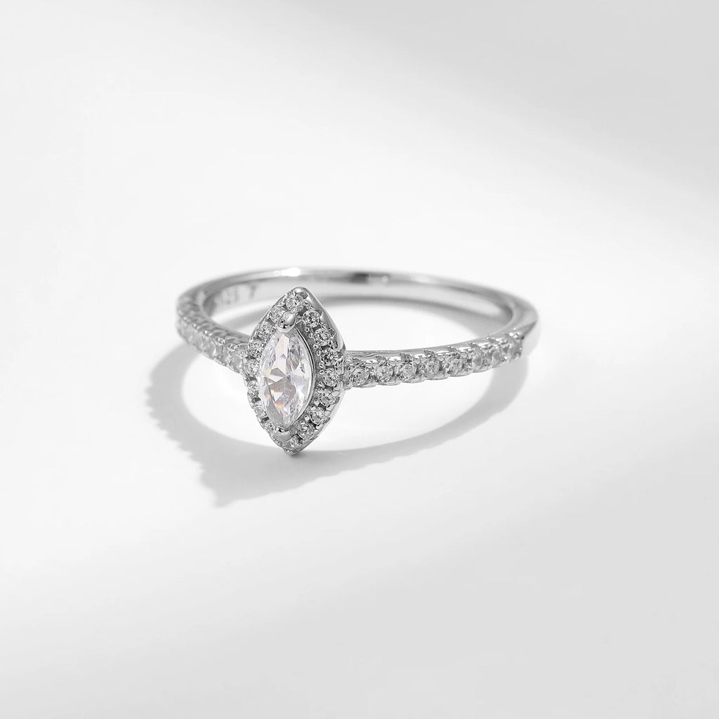 Anel Solitário Feminino Marquise com Zircônias - Joia Clássica em Prata 925 para Noivado e Casamento - Yuna Joias