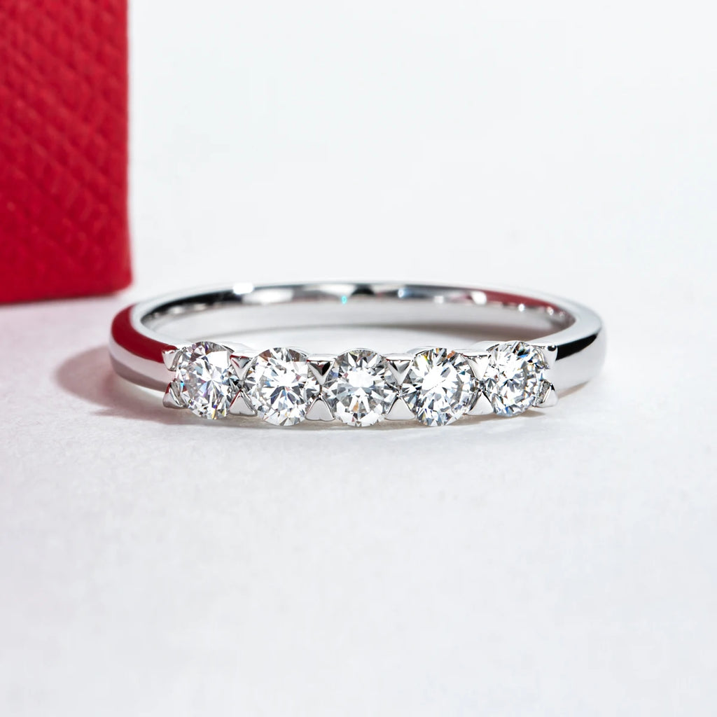 Meia Aliança - Anel de Noivado em Ouro Branco 14K com Diamante Cultivado em Laboratório – Certificado IGI, Cor D, Pureza VVS2, Lapidação Excelente (0.50ct) - Yuna Joias