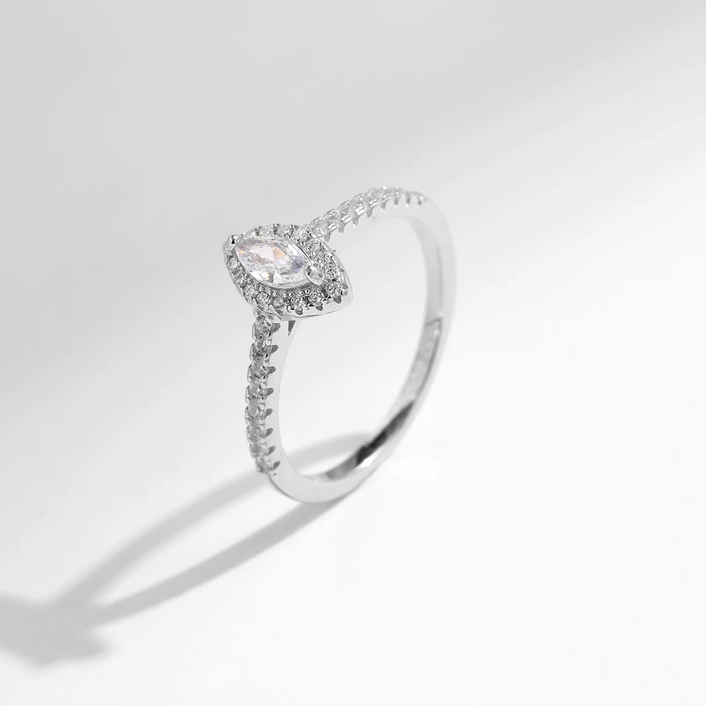 Anel Solitário Feminino Marquise com Zircônias - Joia Clássica em Prata 925 para Noivado e Casamento - Yuna Joias
