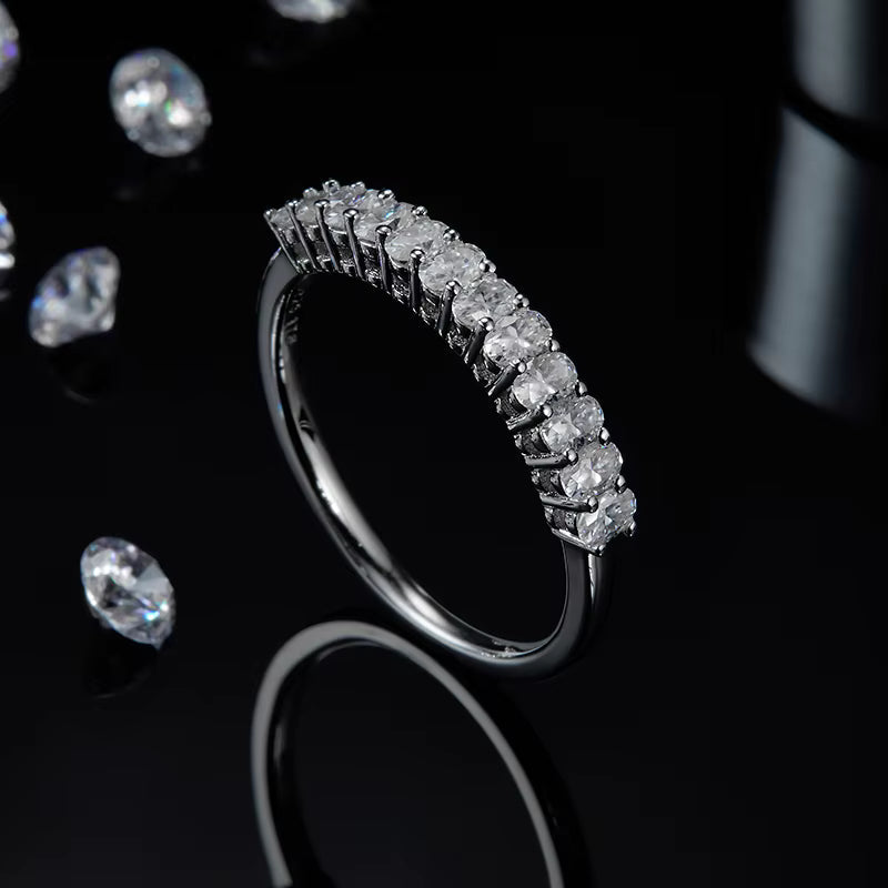 Meia Aliança em prata .925 e 0.8CT Moissanite