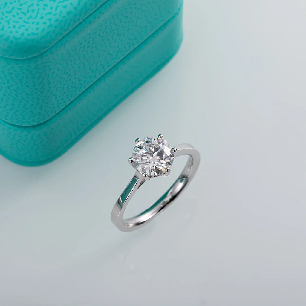 Solitário em prata .925 e 2.0 ct moissanite.