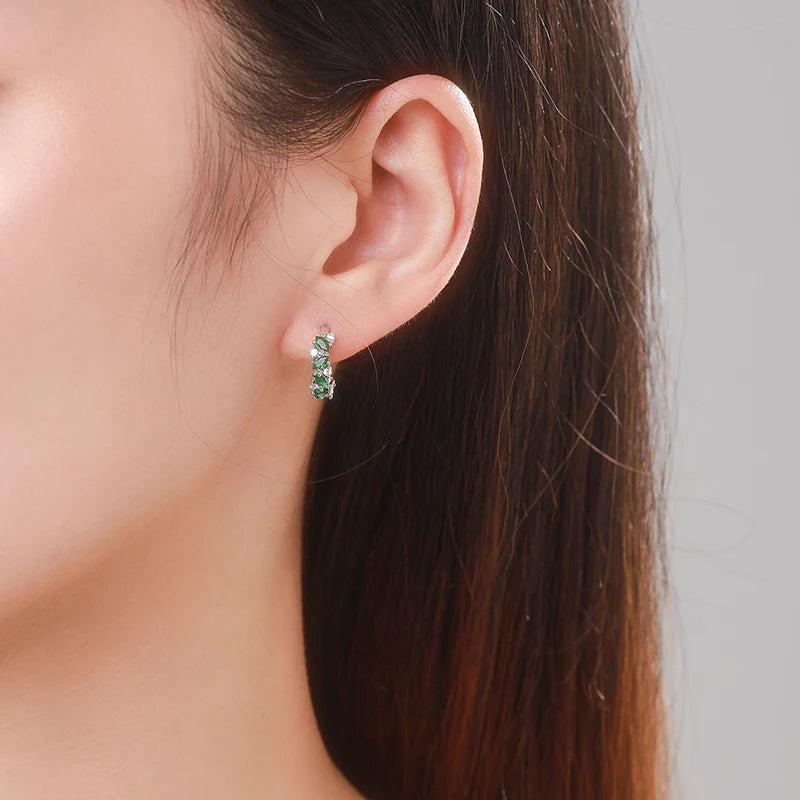 Brinco Argola Feminino com Zircônias Verdes e Cristais - Joia Elegante em Prata 925 Formato Losango - Yuna Joias