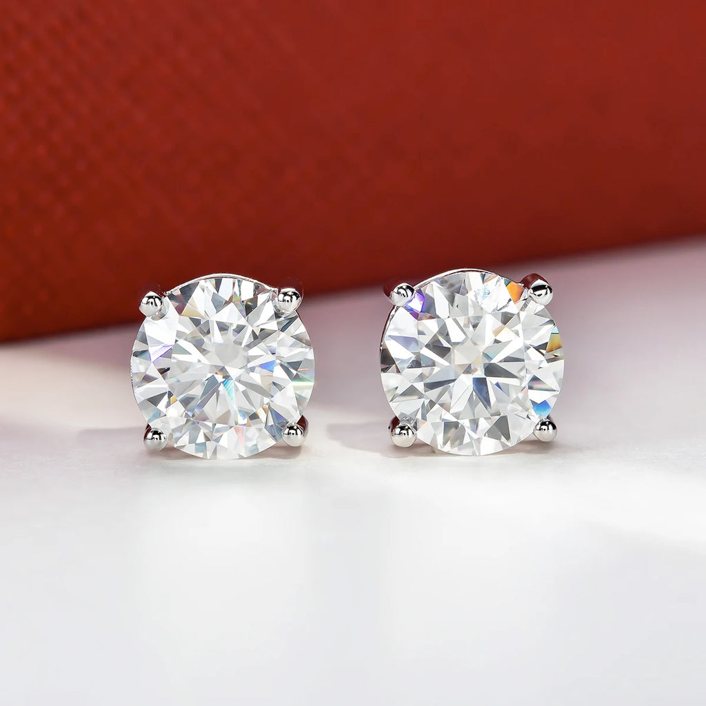 Brincos Solitários em Ouro Branco 14K com Moissanite de 4 Quilates Totais – Certificado GRA, Cor D, Brilho Excepcional - Yuna Joias