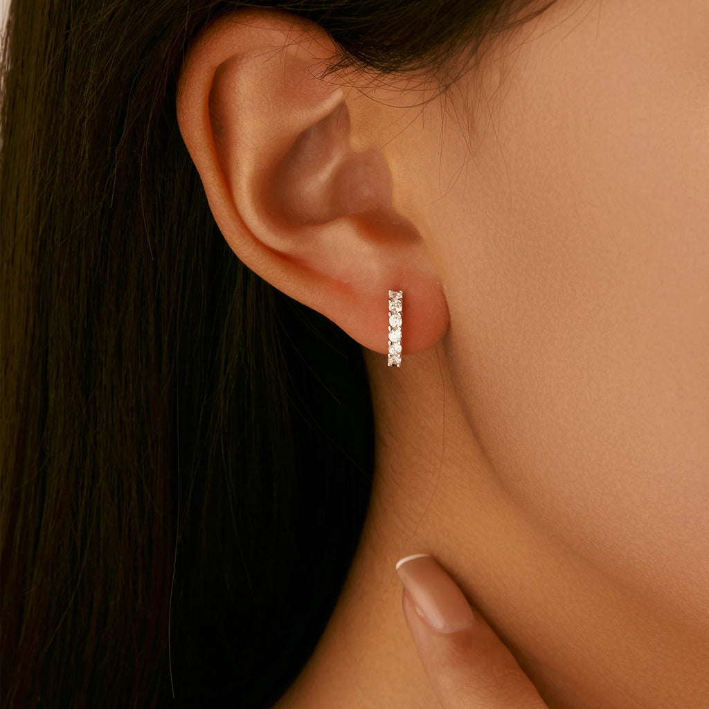 Brinco Argola Feminino com Moissanite - Joia Elegante em Prata 925 com Brilho Eterno - Yuna Joias