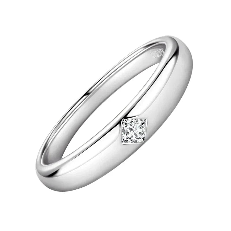 Anel em prata .925 e 0.15 CT moissanite