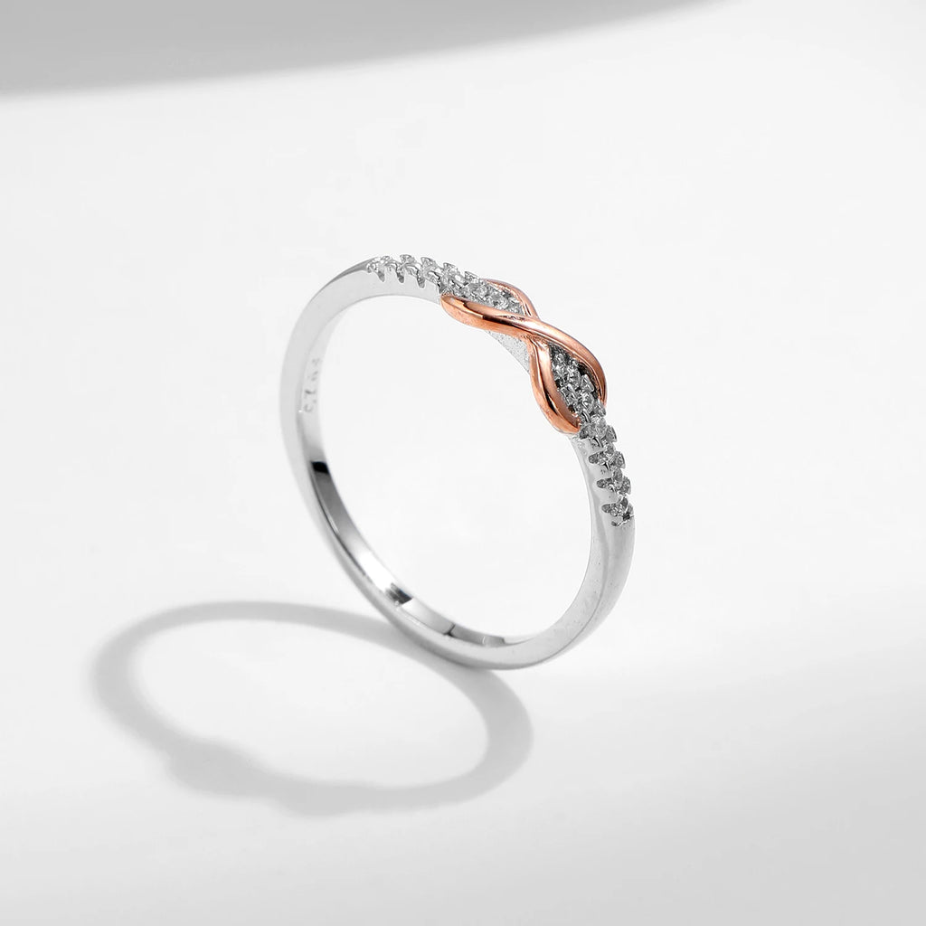 Anel Feminino Infinito com Zircônias - Joia Romântica em Prata 925 Banho Ouro Rosé - Yuna Joias