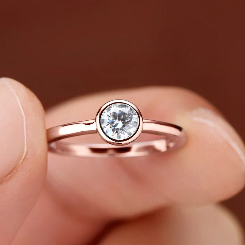 Anel em prata .925 e 0.5ct moissanite