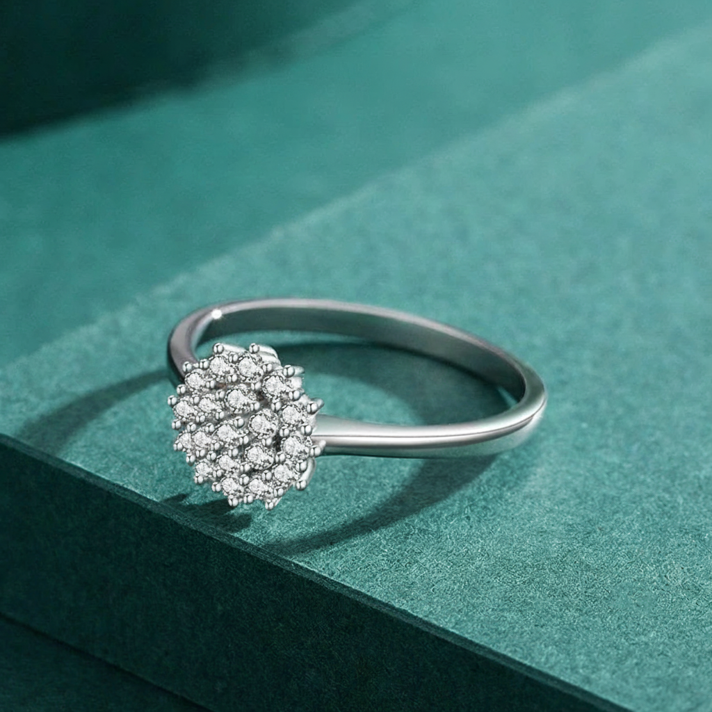 Anel Feminino Marquise com Zircônias Cravejadas - Joia Luxuosa em Prata 925 para Noivado - Yuna Joias