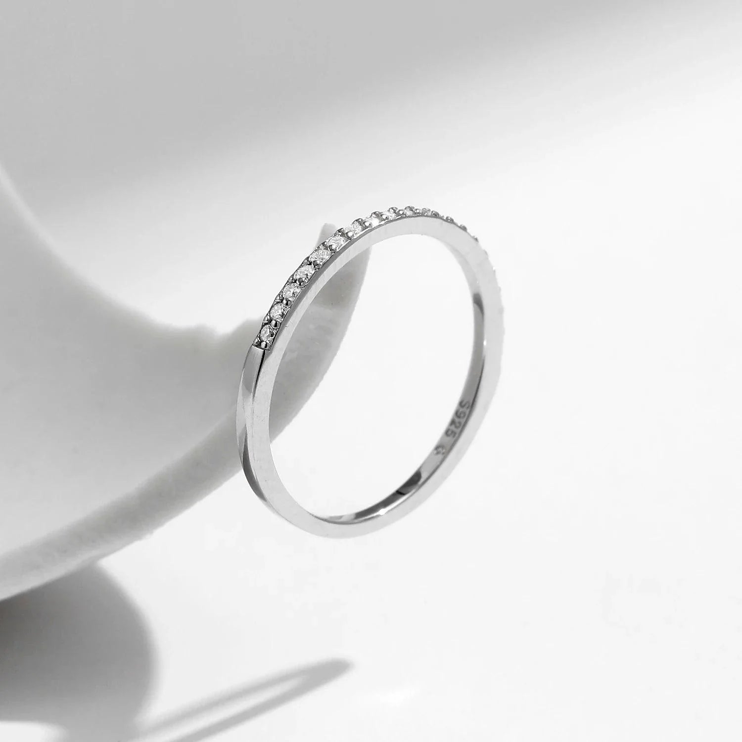 Anel Eternity Moissanite Elegância em Prata 925 - Yuna Joias - Yuna Joias