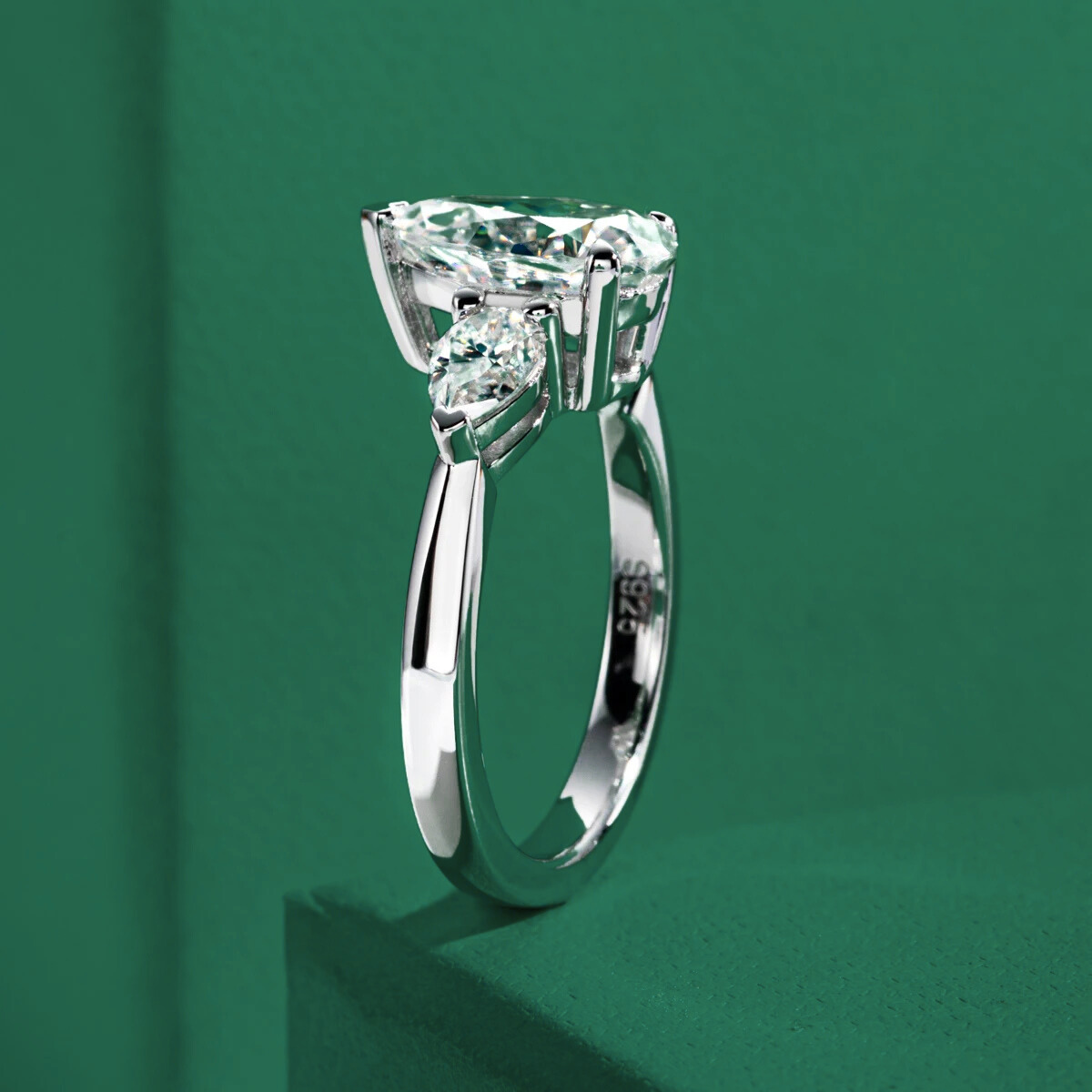 Anel com Moissanite Pera 3 Quilates em Prata 925 com Ouro 18k – Yuna Joias - Yuna Joias