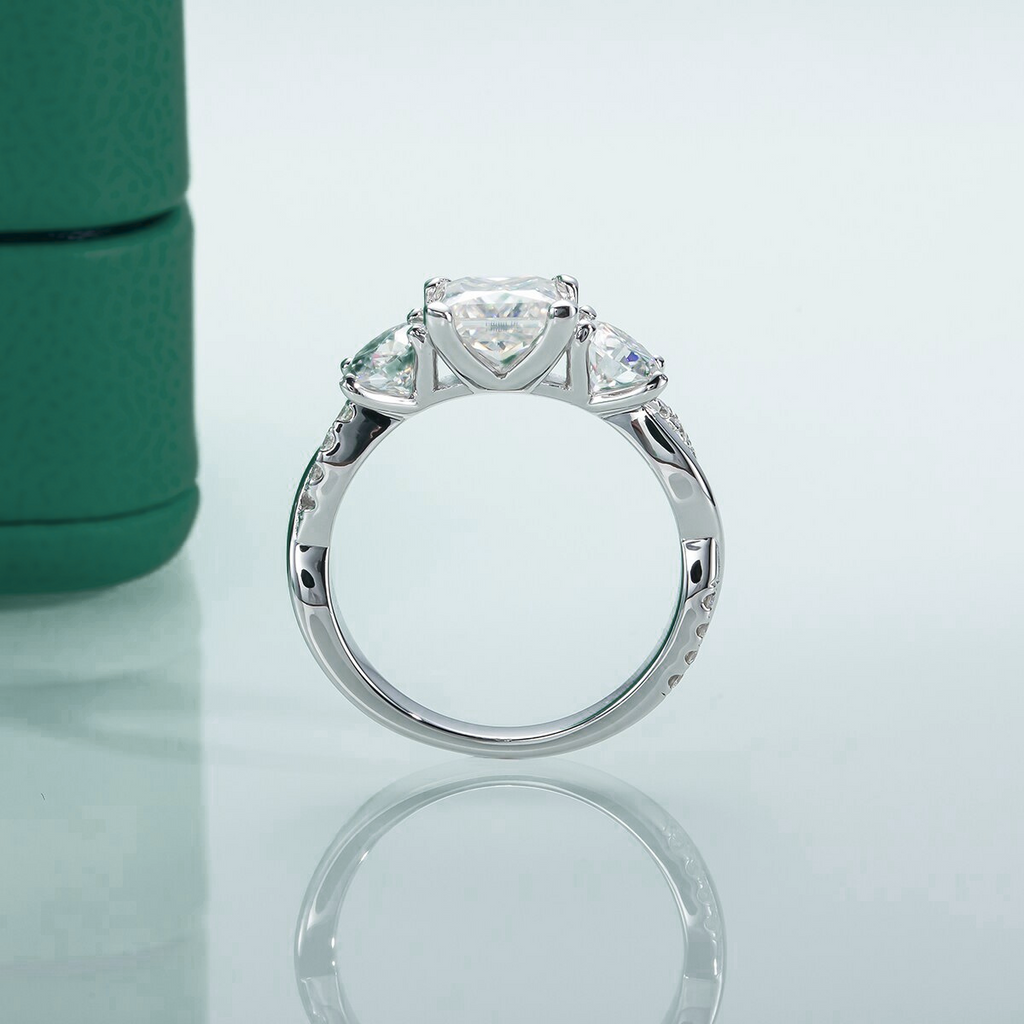 Anel Solitário de Moissanite com Lapidação Princesa em Prata 925 com Ouro Branco 18K – Yuna Joias - Yuna Joias