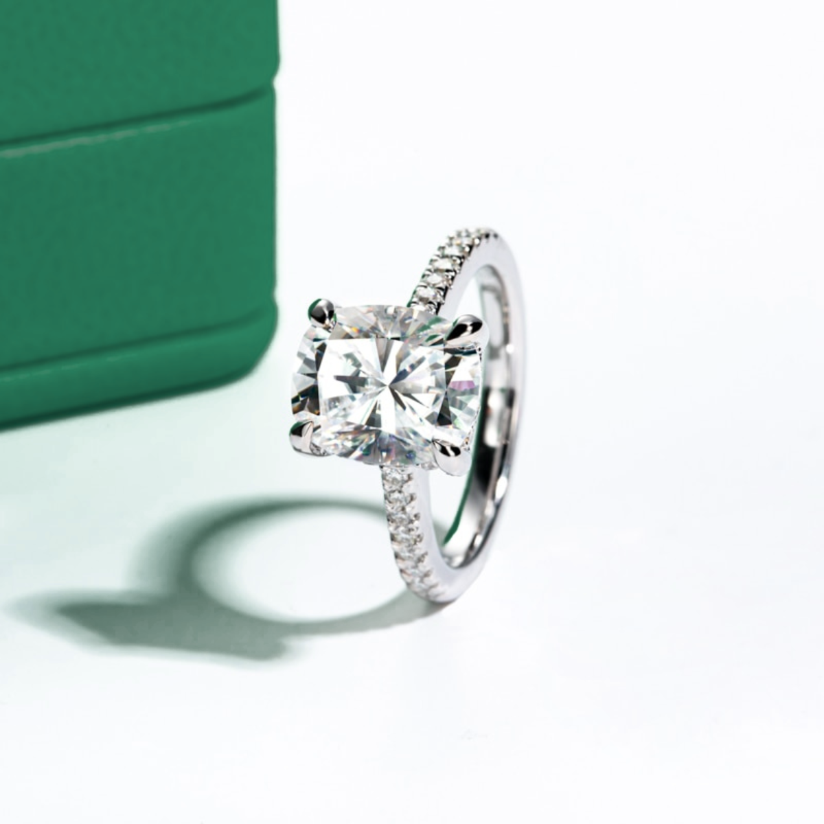 Anel Solitário de Moissanite 5 Quilates com Banho de Ouro 18k – Yuna Joias - Yuna Joias