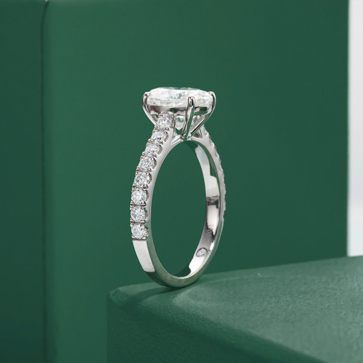 Anel de Noivado Moissanite 2 Quilates – Brilho Intenso em Prata com Ouro 18k - Yuna Joias - Yuna Joias