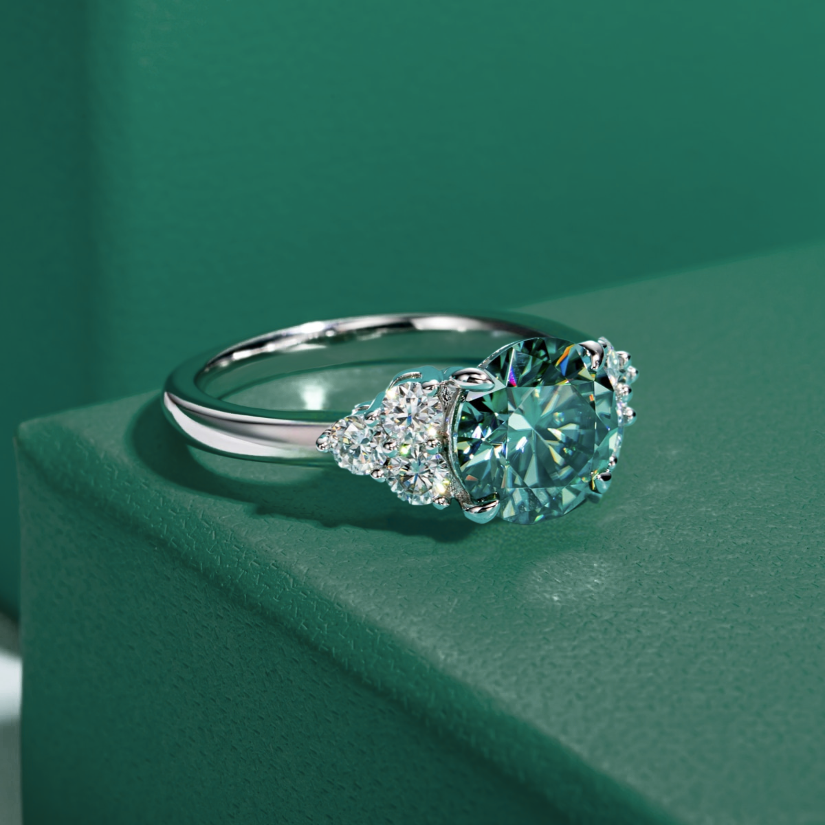 Anel Solitário com Moissanite Verde de 3,0 Quilates em Prata 925 com Banho de Ouro 18k - Yuna Joias - Yuna Joias