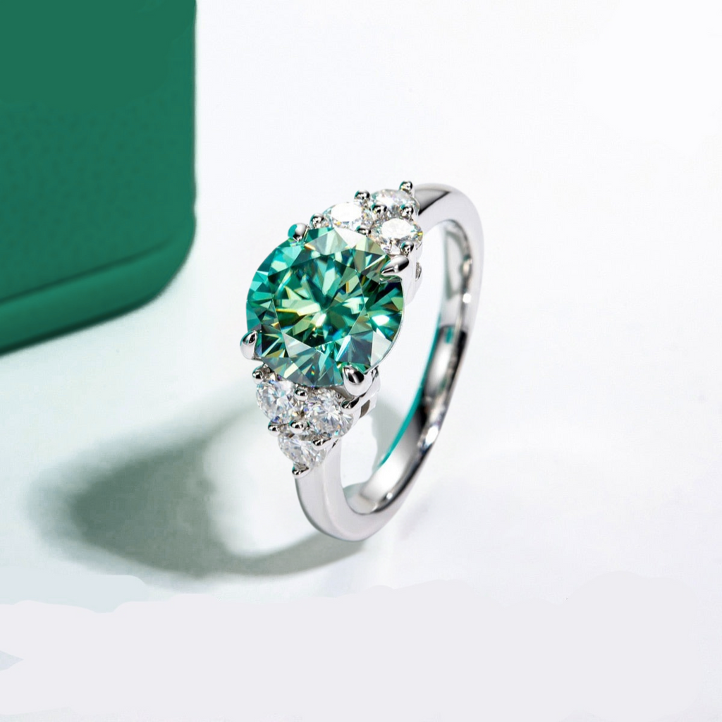 Anel Solitário com Moissanite Verde de 3,0 Quilates em Prata 925 com Banho de Ouro 18k - Yuna Joias - Yuna Joias