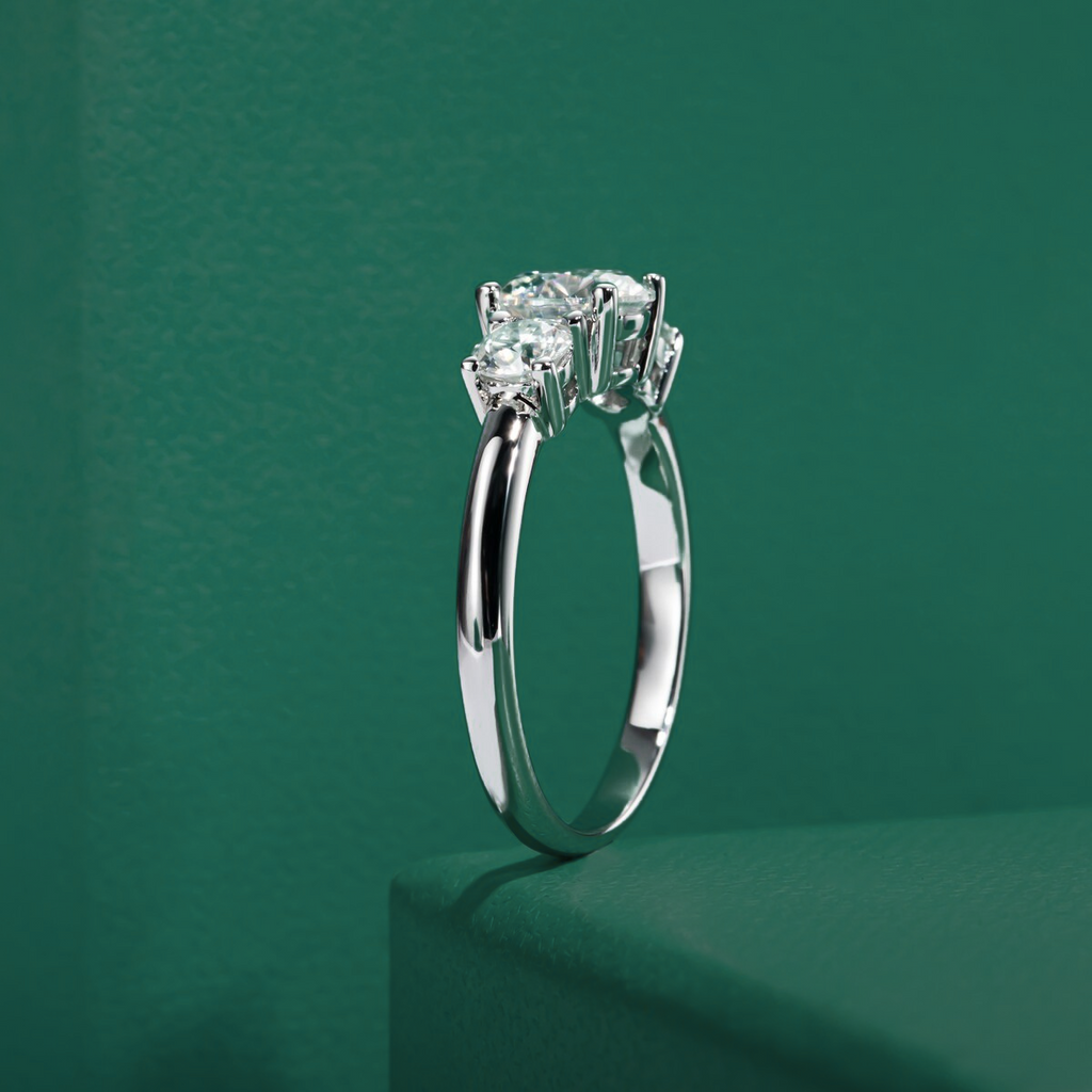 Anel Solitário de Moissanite 1,6 Quilates em Prata 925 com Ouro Branco 18k – Yuna Joias - Yuna Joias