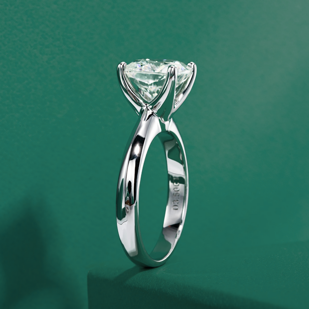 Anel Solitário Moissanite Cushion 3,5ct em Prata 925 com Ouro Branco 18k – Yuna Joias - Yuna Joias