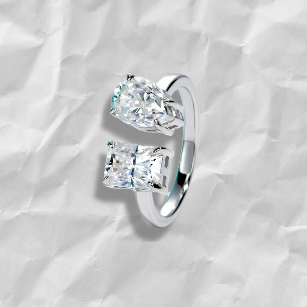 Anel com Moissanite Pera e Radiante em Prata 925 com Ouro Branco – Yuna Joias - Yuna Joias