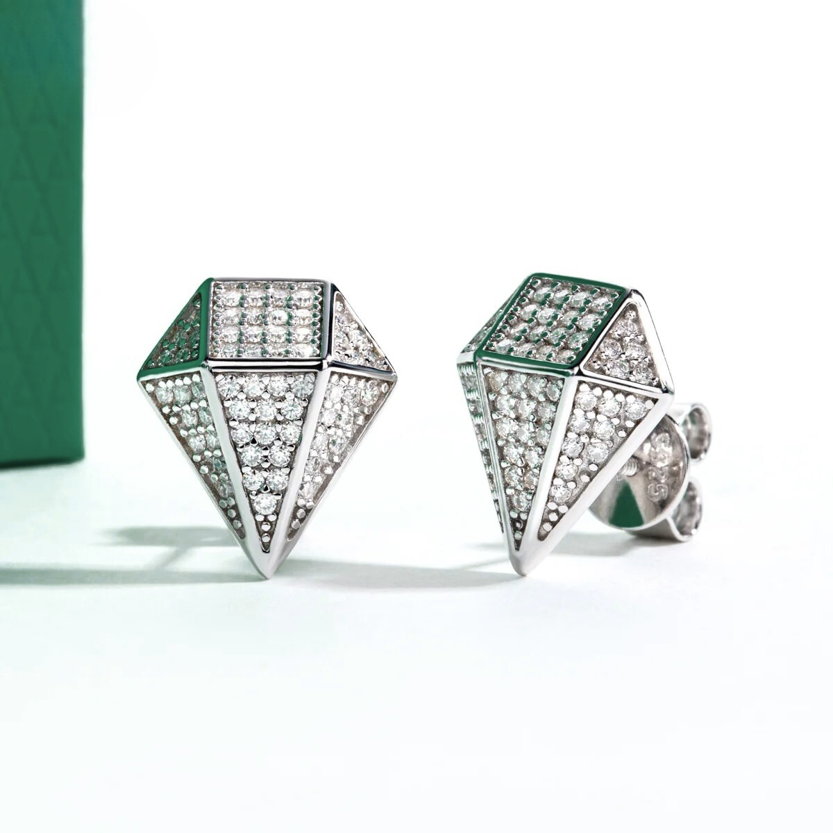 Brinco Prisma Moissanite Prata 925 com Banho de Ouro 18k - Yuna Joias - Yuna Joias