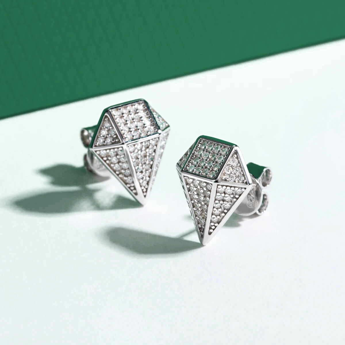 Brinco Prisma Moissanite Prata 925 com Banho de Ouro 18k - Yuna Joias - Yuna Joias