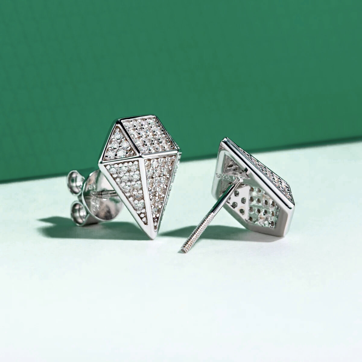 Brinco Prisma Moissanite Prata 925 com Banho de Ouro 18k - Yuna Joias - Yuna Joias