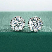 Brinco de Moissanite em Prata 925 com Banho de Ouro 18k – Escolha Entre 1,0ct, 2,0ct ou 3,0ct – Brilho Superior ao Diamante - Yuna Joias - Yuna Joias