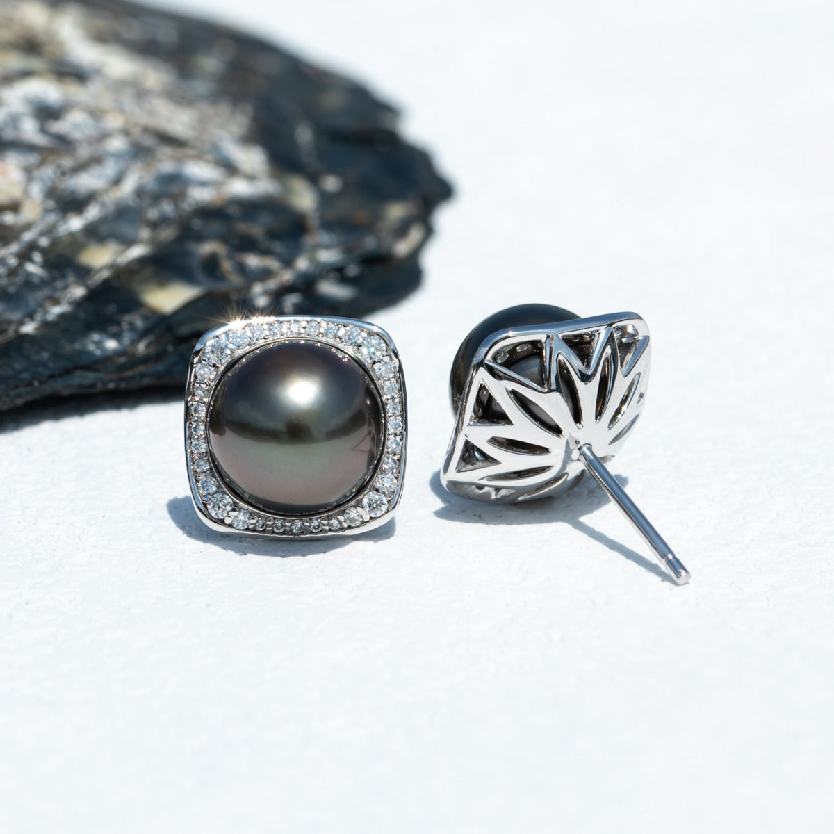 Joia com Pérola Negra do Tahiti 9-10mm e Moissanite D-VVS1 em Prata 925 com Banho de Ouro Branco 18k – Yuna Joias - Yuna Joias