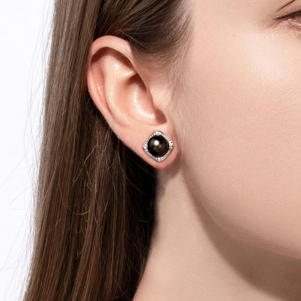 Joia com Pérola Negra do Tahiti 9-10mm e Moissanite D-VVS1 em Prata 925 com Banho de Ouro Branco 18k – Yuna Joias - Yuna Joias