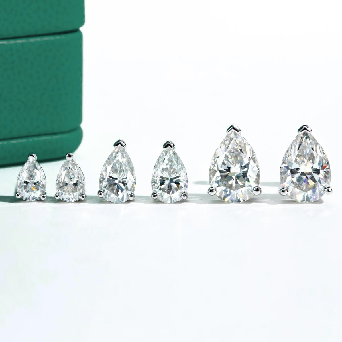 Brincos de Moissanite com Haste em Ouro 10k – Lapidação Pera | Antialérgicos, Sustentáveis e com Certificação GRA - Yuna Joias - Yuna Joias