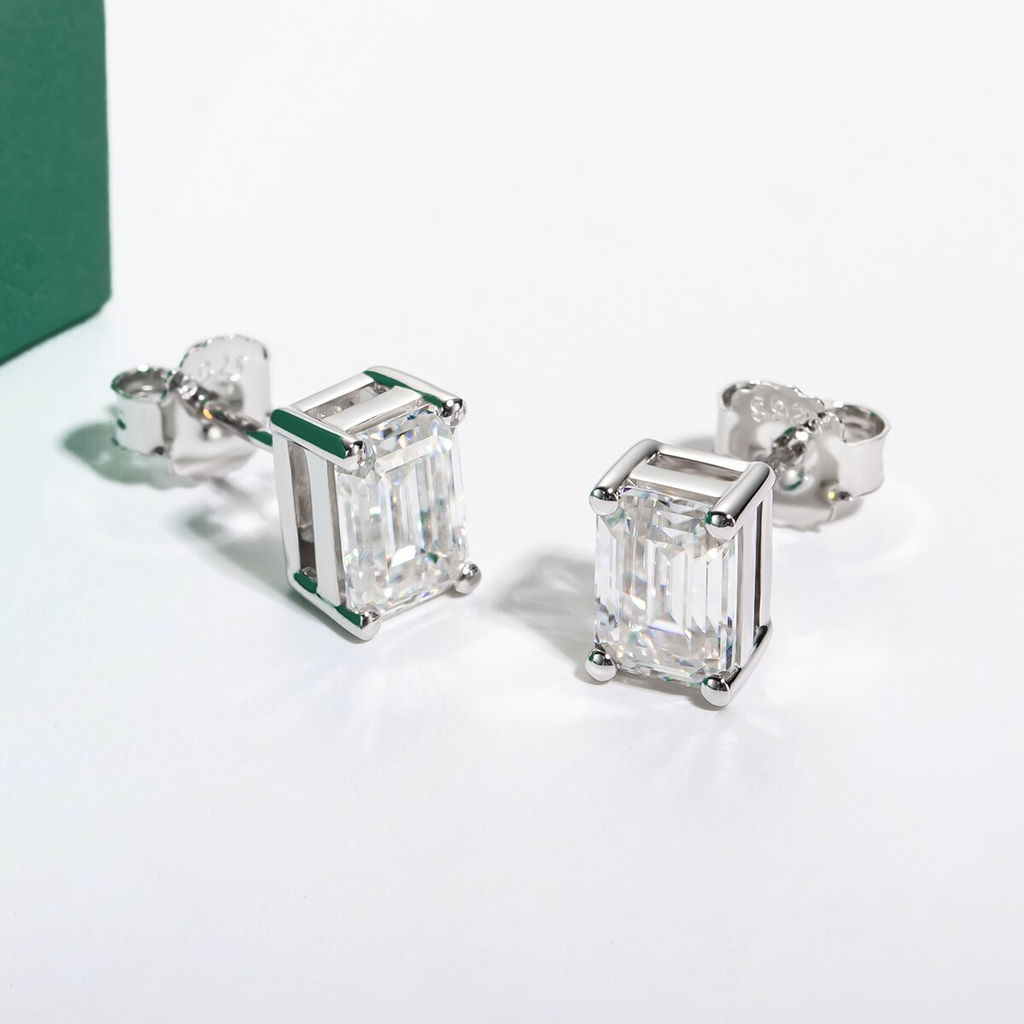 Brinco de Moissanite Lapidação Esmeralda em Prata S925 com Haste em Ouro 10k - Yuna Joias - Yuna Joias