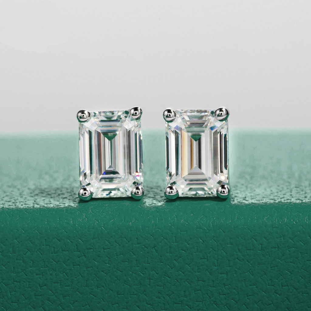 Brinco de Moissanite Lapidação Esmeralda em Prata S925 com Haste em Ouro 10k - Yuna Joias - Yuna Joias