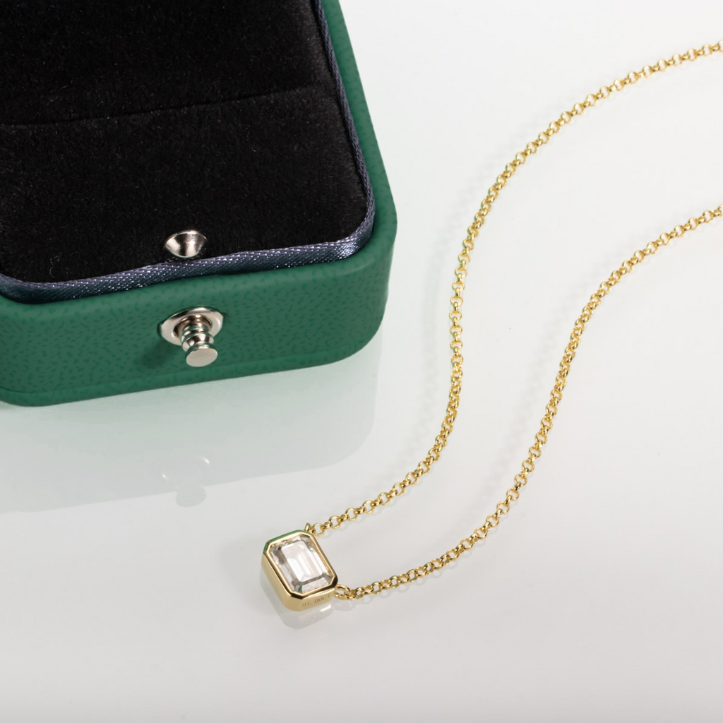 Colar com Moissanite Esmeralda 1ct em Prata 925 com Ouro 18k – Yuna Joias - Yuna Joias