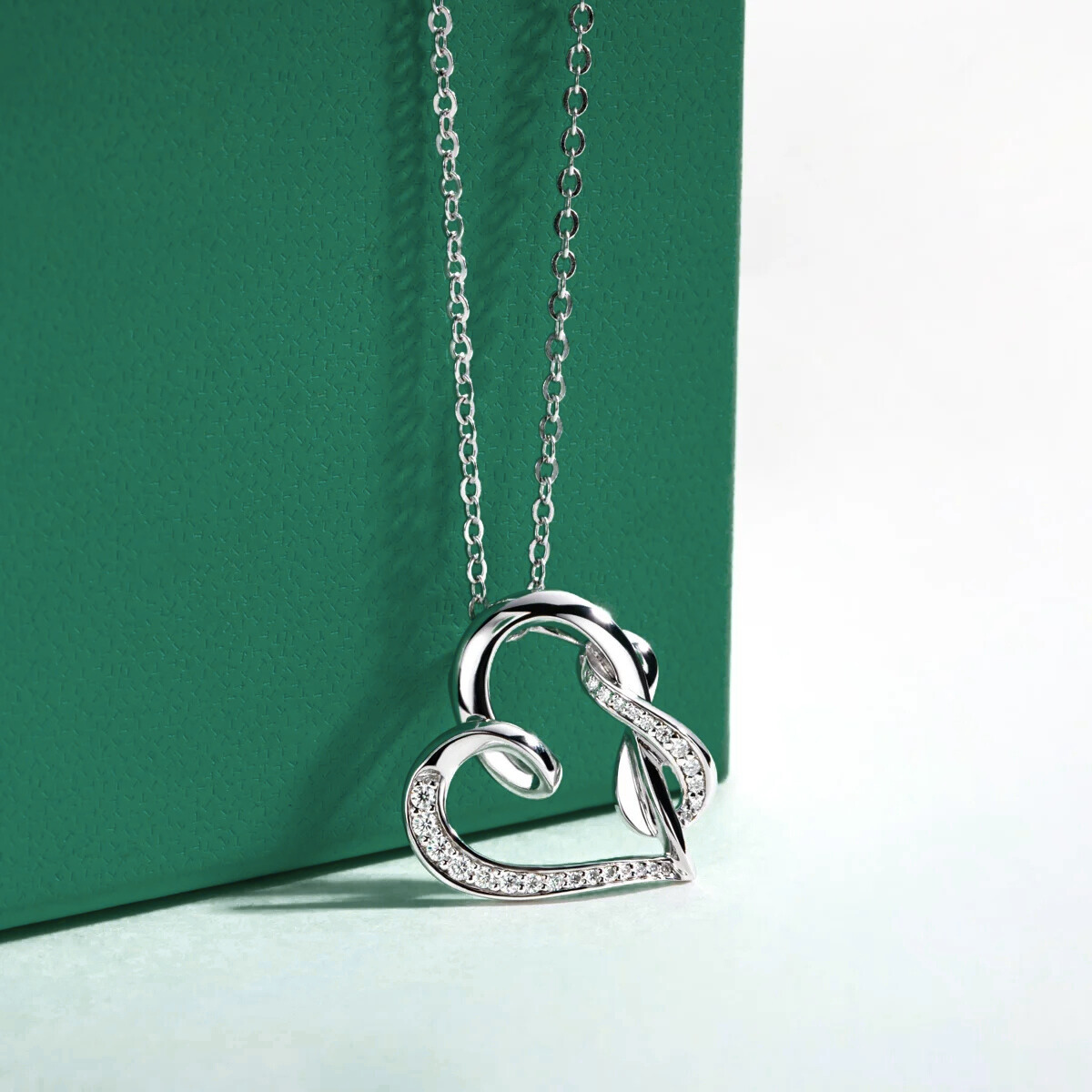 Colar de Coração com Infinito em Prata 925 e Moissanite D-VVS1 – Yuna Joias - Yuna Joias