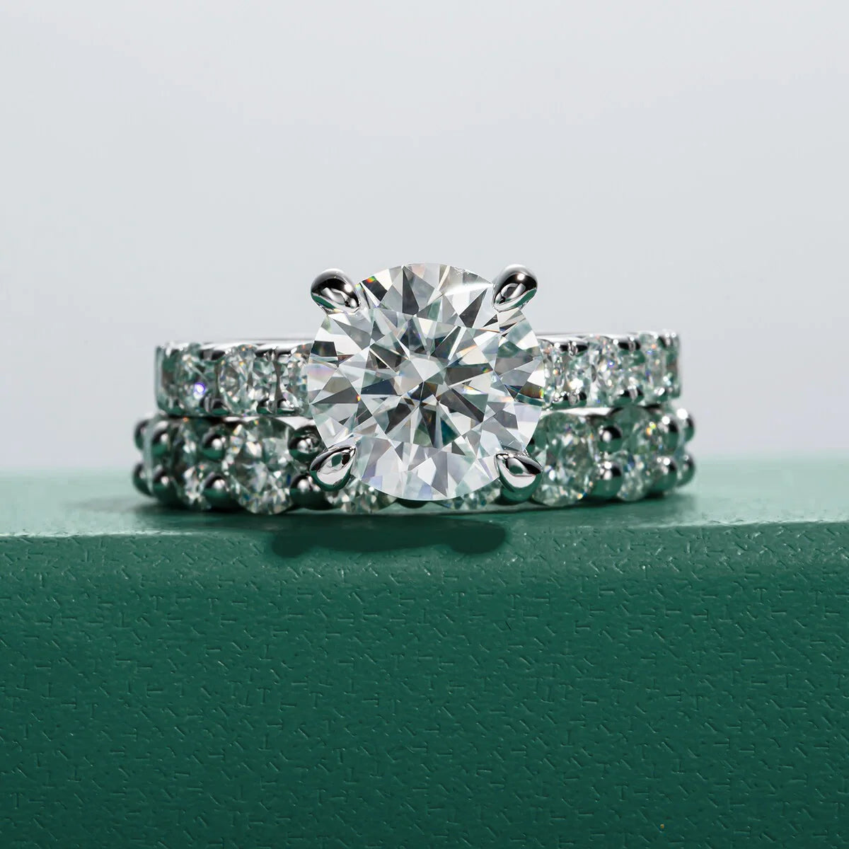 conjunto-de-joias-com-anel-jasmin-em-ouro-branco-18k-moissanite-18866.webp